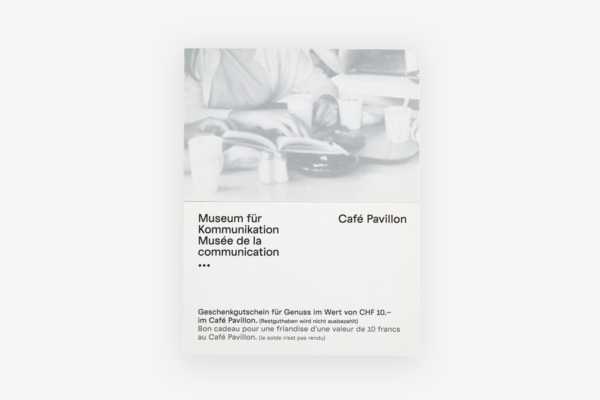 Zwei ausgelegte Gutscheine für das Café des Museums.