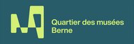 Le logo du quartier des musées en caractères vert clair sur fond bleu pétrole. - vue agrandie