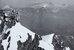 Auf der Luftaufnehme ist die Richtstrahlstation Jungfraujoch im Schnee zu sehen, Das Bild stammt aus dem Jahr 1963 - vergrösserte Ansicht
