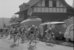 Sur la photo, on peut voir la voiture de reportage télévisé de la télévision suisse, en service lors des championnats du monde de cyclisme sur route de 1961. - vue agrandie