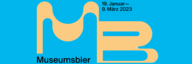 Ein grosser M und ein grosser B bilden das Logo vom Museumsbier, hellgelb auf blauem Grund - vergrösserte Ansicht