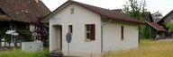 La petite maison sur la photo est la centrale téléphonique historique de Rifferswil. - vue agrandie